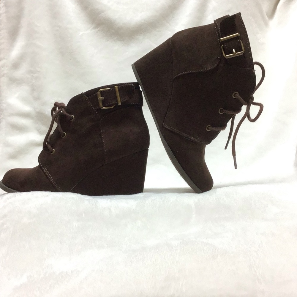 Lace up wedge Booties